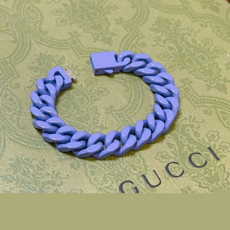 G*u*i bracelets